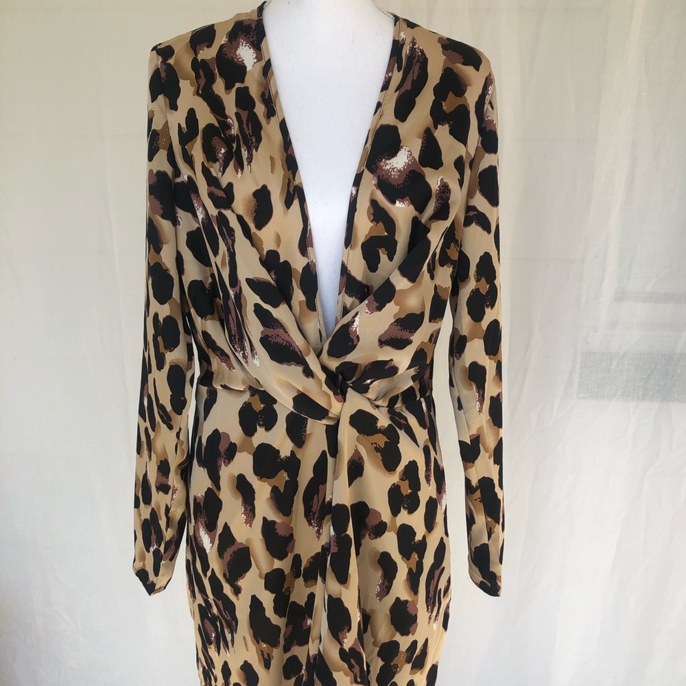 New Missguided Deep V Leopard Dress